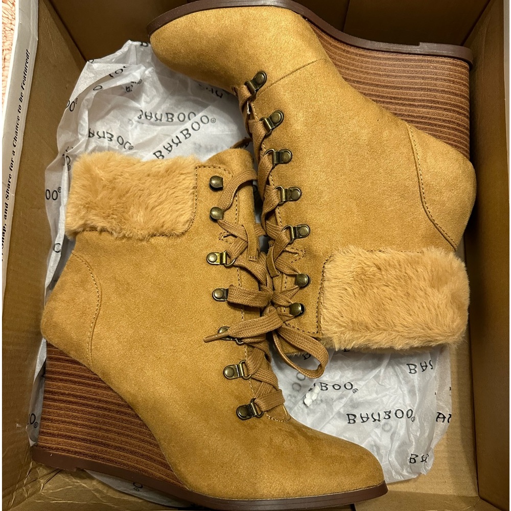 Tan lace up ankle boots with fur trim